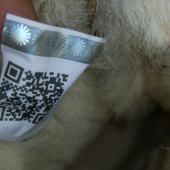 Uggs - Picture 7 of 8